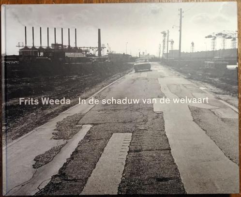 Frits Weeda - In de schaduw van de welvaart (Gesineerd), Boeken, Kunst en Cultuur | Fotografie en Design, Zo goed als nieuw, Fotografen