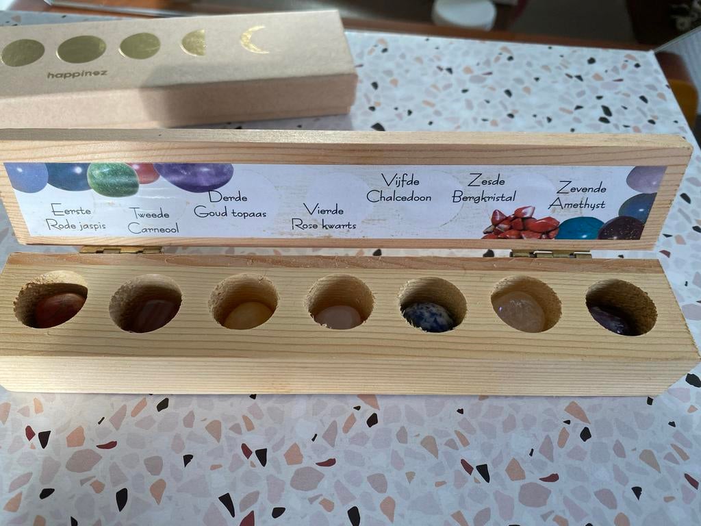 Edelstenen Chakra Set in Houten Doosje, Boeken, Ophalen of Verzenden, Nieuw, Spiritualiteit algemeen, Overige typen