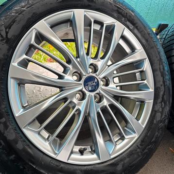 Origineel Ford Kuga Vignale winterset 225-60-18 104H TPMS  beschikbaar voor biedingen
