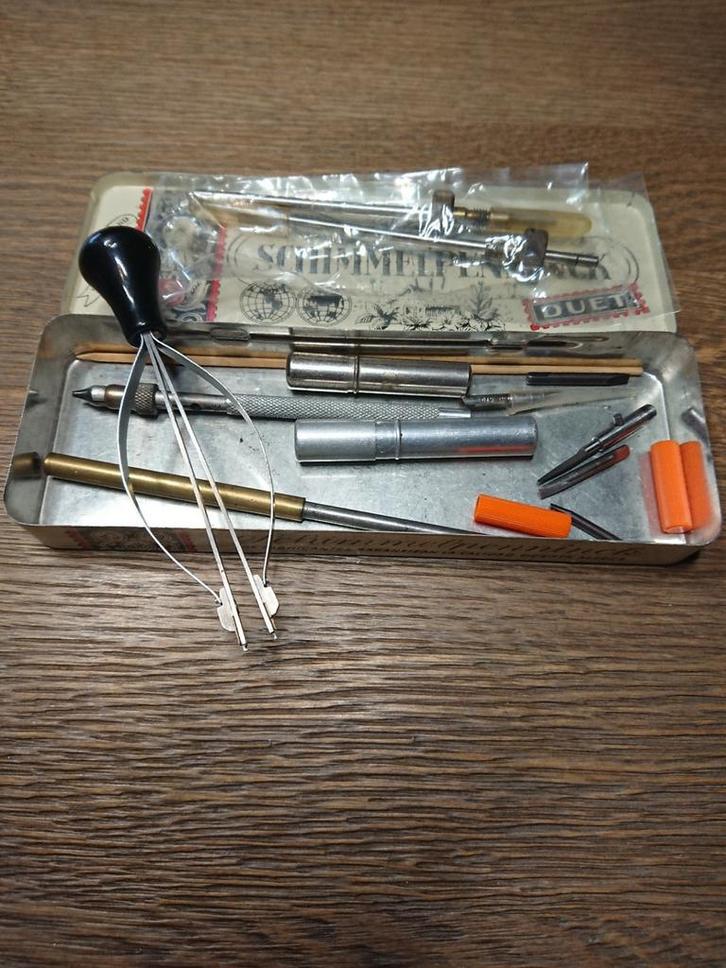 Lotje Horlogemakers gereedschap Bergeon en nog iets Zie Foto, Antiek en Kunst, Antiek | Gereedschap en Instrumenten, Ophalen of Verzenden