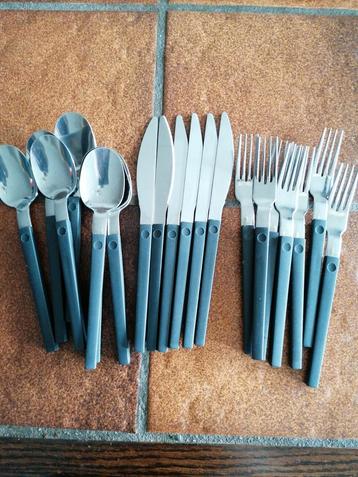 Mooi Bestekset - RVS met Kunststof Handvatten beschikbaar voor biedingen