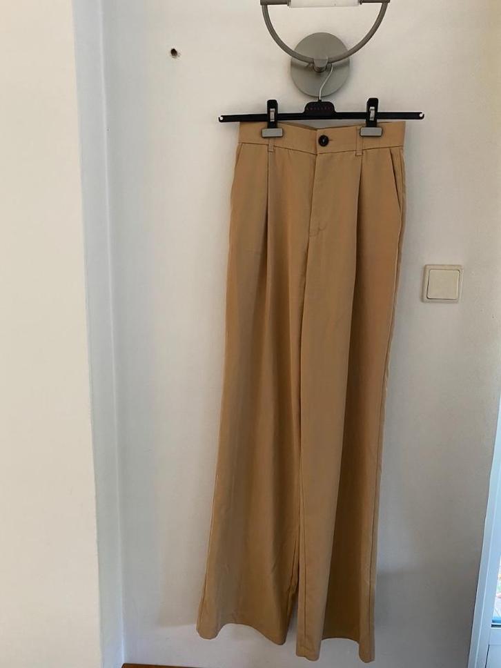 Beige wijde broek met hoge taille , Zara maat XS, Kleding | Dames, Broeken en Pantalons, Gedragen, Maat 34 (XS) of kleiner, Beige