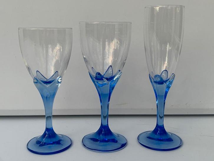 Originele doos Bormioli Rocco Bouquet blauw 18 glazen, Antiek en Kunst, Antiek | Glas en Kristal, Ophalen of Verzenden