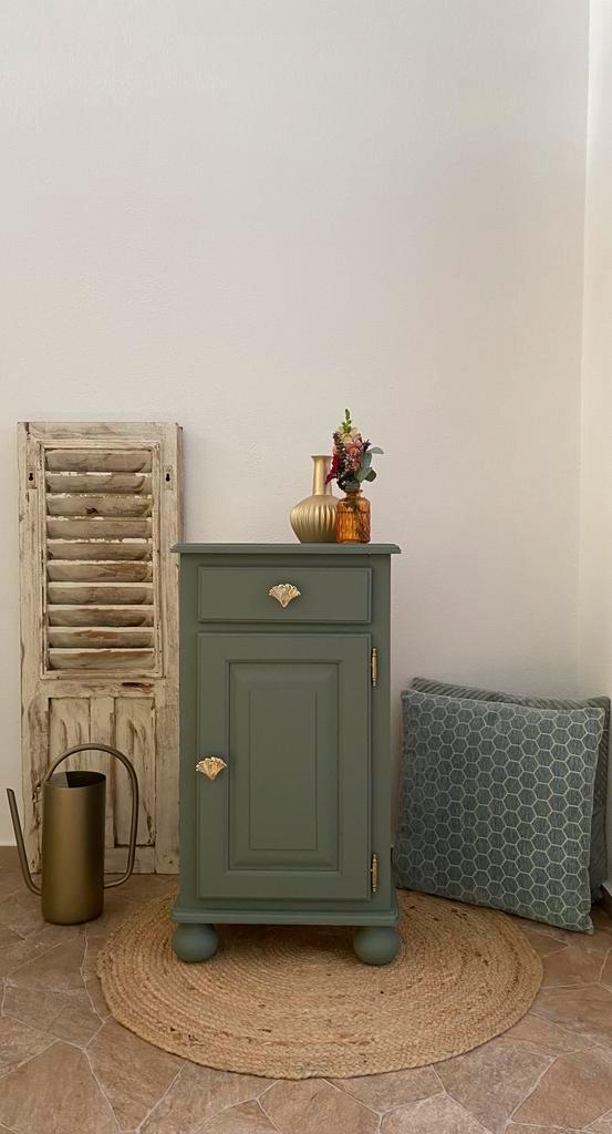 Nachtkastje/ Brocante nachtkastje/ Vintage nachtkastje, Huis en Inrichting, Slaapkamer | Nachtkastjes, Minder dan 45 cm, Ophalen