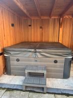 Luxe Miracle Spa / jacuzzi, Tuin en Terras, Bubbelbaden en Hottubs, Ophalen, Zo goed als nieuw, Afdekzeil, Vast
