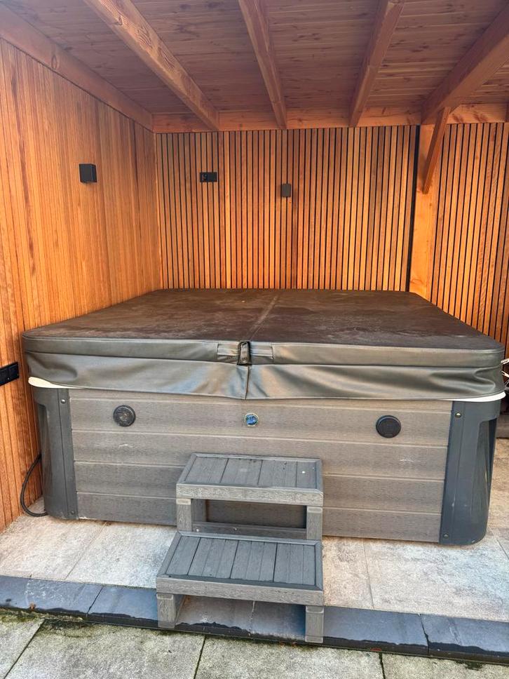 Luxe Miracle Spa / jacuzzi, Tuin en Terras, Bubbelbaden en Hottubs, Zo goed als nieuw, Vast, Afdekzeil, Ophalen