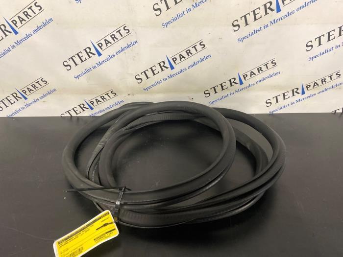 Portierrubber 4Deurs rechts-voor van een Mercedes B-Klasse, Auto-onderdelen, Carrosserie en Plaatwerk, Mercedes-Benz, Gebruikt