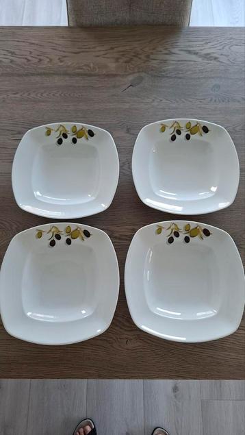 Pasta borden beschikbaar voor biedingen
