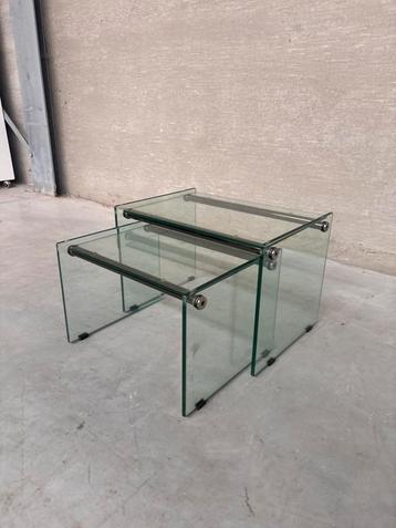 1970s glass nesting tables perfect condition beschikbaar voor biedingen
