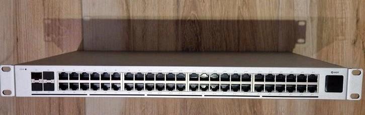 Ubiquiti UniFi Switch USW-48-POE GEN2, Computers en Software, Netwerk switches, Gebruikt, Ophalen of Verzenden