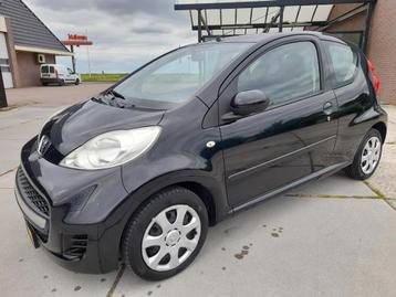 Peugeot 107 1.0-12V XS AIRCO NETTE AUTO / Nw. APK ! beschikbaar voor biedingen