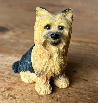 Beeldje hond yorkshire terriër 6cm hoog, Ophalen of Verzenden, Zo goed als nieuw, Hond of Kat, Beeldje of Figuurtje