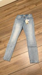 Nieuw !! Red Button jeans Cathy Bleach maat 38, Kleding | Dames, Spijkerbroeken en Jeans, Nieuw, Blauw, W30 - W32 (confectie 38/40)