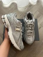 NEW BALANCE 1906D PROTECTION PACK SILVER METALLIC 43, Kleding | Heren, Schoenen, New Balance, Overige kleuren, Geen, Ophalen of Verzenden