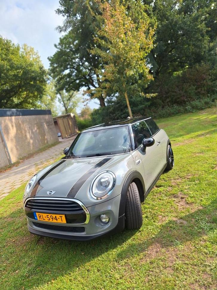 Mini 1.5 Cooper 2018 Grijs/zwart dak chili serious business, Auto's, Mini, Particulier, Benzine, C, Hatchback, Handgeschakeld