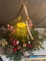 Groot kerststuk met vers groen en verlichting, Ophalen