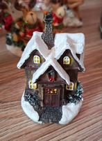 Klein Polystone Kersthuisje met Sneeuw, Diversen, Kerst, Ophalen of Verzenden, Zo goed als nieuw