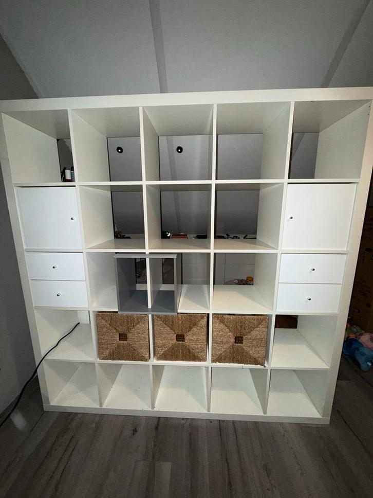 IKEA Kallax kast met accessoires - Gedemonteerd, Huis en Inrichting, Kasten | Boekenkasten, Gebruikt, 150 tot 200 cm, Minder dan 100 cm