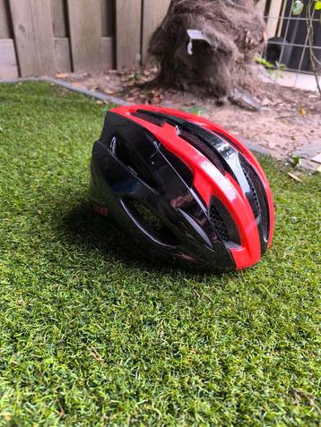 Wielren helm beschikbaar voor biedingen