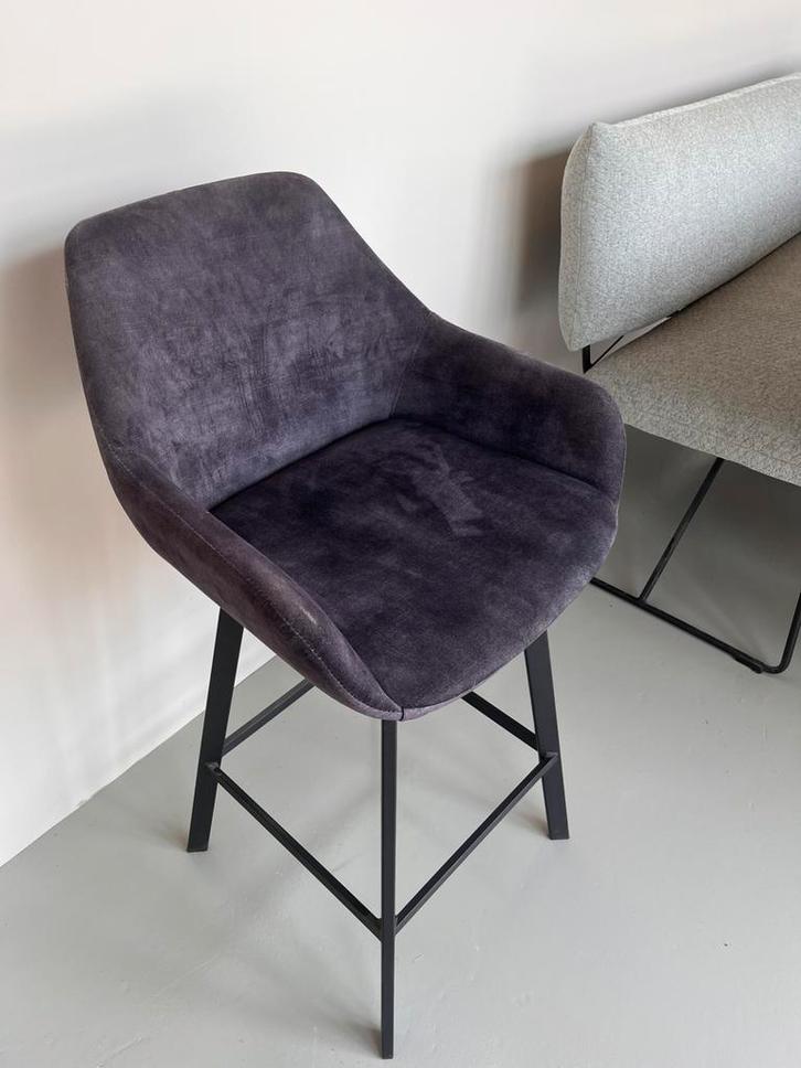 Draaibare barkruk met armleuning antraciet 65cm voor keuken, Huis en Inrichting, Barkrukken, Zo goed als nieuw, 60 tot 90 cm, 1 kruk