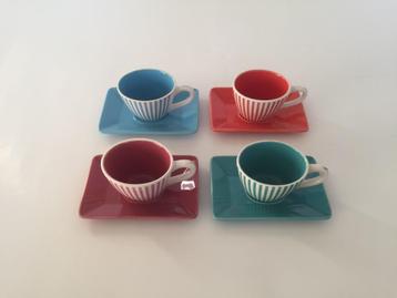 set van 4 vintage ovalen espresso kop + schotels, jaren ‘70 beschikbaar voor biedingen