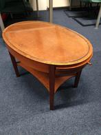 Ovale houten bijzettafel met glazen blad, Huis en Inrichting, Tafels | Bijzettafels, Gebruikt, Klassiek, 55 tot 75 cm, Glas