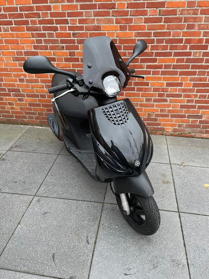 Piaggio zip 4takt uit 2017, Fietsen en Brommers, Scooters | Piaggio, Gebruikt, Zip, Maximaal 45 km/u, Benzine, Ophalen