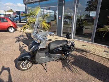 1e EIGENAAR! Bekijk advertentie >AGM scooter lage km.stand<  beschikbaar voor biedingen