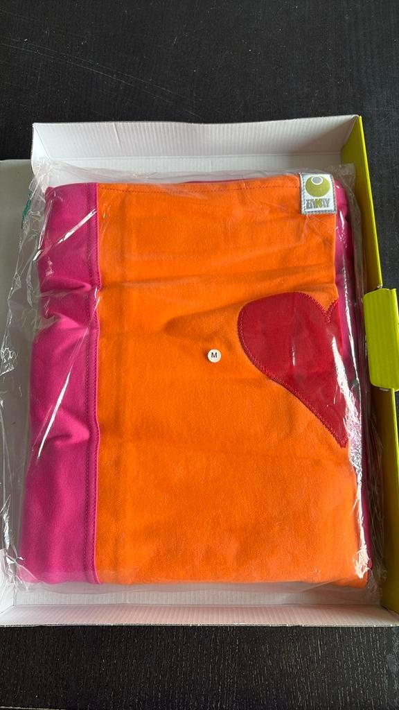 Draagdoek ByKay NIEUW fuchsia/oranje met hart, Kinderen en Baby's, Babydragers en Draagdoeken, Nieuw, Draagdoek, Buik, Rug of Zij