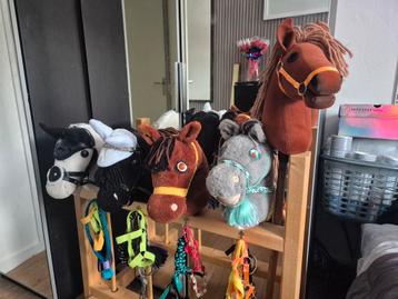 Hobbyhorse set. Complete stal. Stokpaarden. beschikbaar voor biedingen