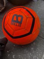 Mooie ballie bal maat 5 nog goed in staat, Sport en Fitness, Handbal, Ophalen of Verzenden, Zo goed als nieuw, Bal