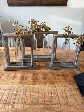 Ptmd vaasjes in houten lijst beschikbaar voor biedingen