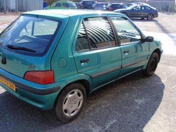 Deuren rechts en links-achter in groen, Peugeot 106. beschikbaar voor biedingen