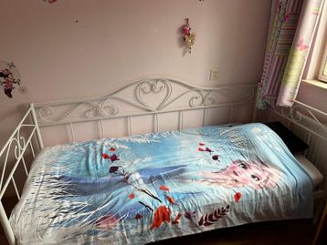 Meisjes bed beschikbaar voor biedingen