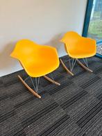 Twee schommelstoelen reproductie Eames, Ophalen, Zo goed als nieuw, Twee