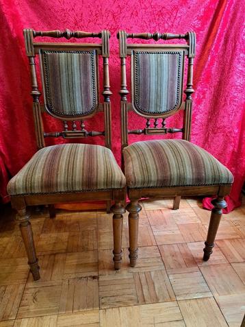 2 antieke stoelen met goede stevige verende zitting  beschikbaar voor biedingen