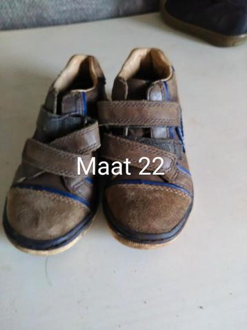Jongens schoenen, maten staan er bij beschikbaar voor biedingen