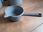 Vintage emaille grijsgewolkte steelpannetje met schenktuit, Ophalen of Verzenden