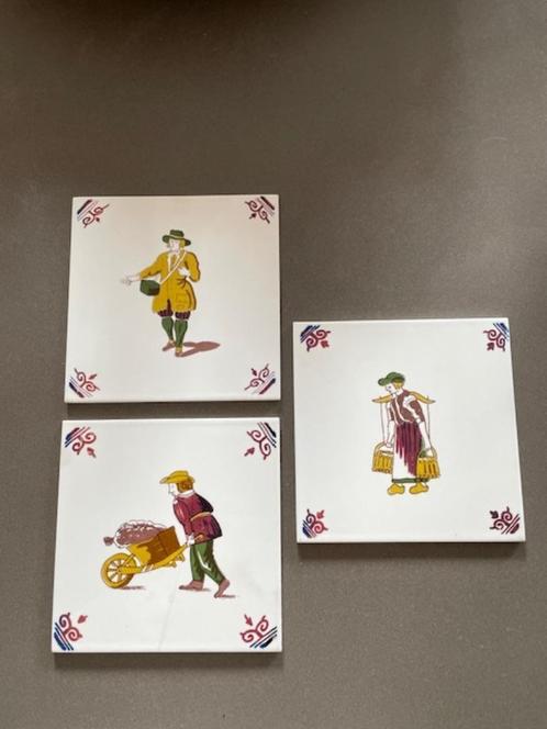 3 x tegeltje Middeleeuws motief beroepen. Geel oranje groen., Antiek en Kunst, Antiek | Wandborden en Tegels, Ophalen