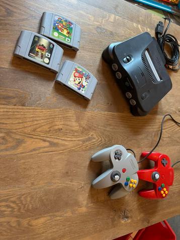 Nintendo 64 inclusief controllers en 3 spellen beschikbaar voor biedingen
