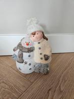 Schattig kerstbeeldje meisje met sneeuwpop, Ophalen, Zo goed als nieuw