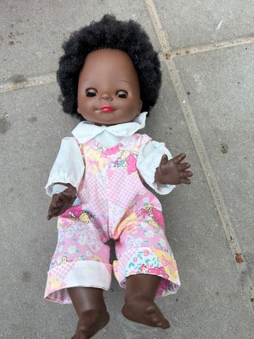 Vintage Babypop met Afro Haar beschikbaar voor biedingen