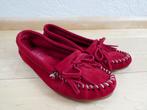 Minnetonka moccasins maat 38 rood suède model 406 Kilty ZGAN, Kleding | Dames, Schoenen, Minnetonka, Zo goed als nieuw, Espadrilles of Moccasins