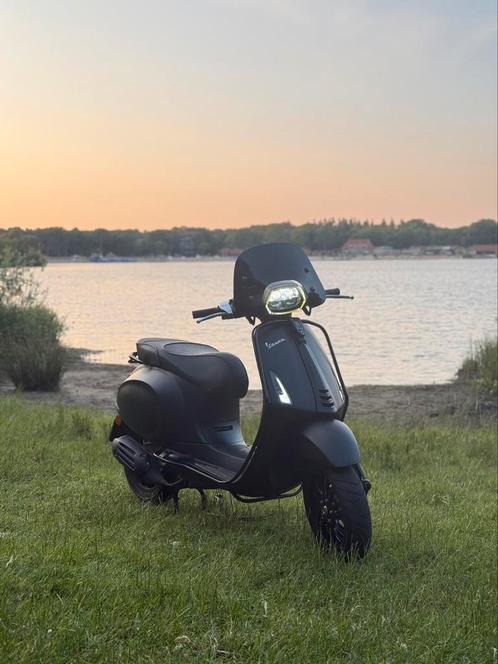 Vespa Sprint full option, Fietsen en Brommers, Scooters | Vespa, Zo goed als nieuw, Overige modellen, Maximaal 45 km/u, Benzine