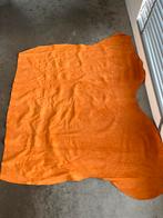 Oranje runder suède lap 120 x 100, Hobby en Vrije tijd, Stoffen en Lappen, 120 cm of meer, Leer of Kunstleer, Ophalen of Verzenden