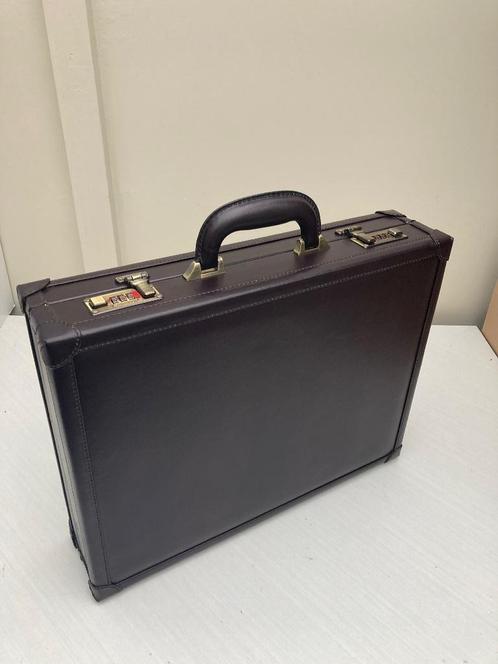 Claymore Attaché koffer Leer Model 1722 Bruin, Sieraden, Tassen en Uiterlijk, Koffers, Nieuw, Leer, Minder dan 50 cm, Ophalen of Verzenden