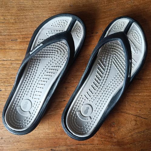 Teenslippers met comfortabel gevormd voetbed, Kinderen en Baby's, Kinderkleding | Schoenen en Sokken, Zo goed als nieuw, Overige typen