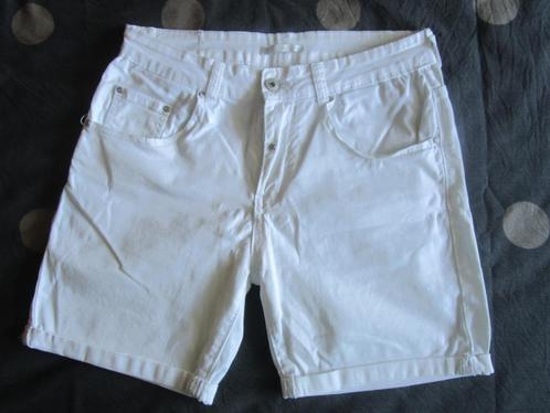 Korte broek PLACE DU JOUR mt 36/38    wit, Kleding | Dames, Broeken en Pantalons, Zo goed als nieuw, Maat 36 (S), Wit, Kort, Verzenden