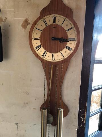 Perfect lopende wandklok met bim bam  beschikbaar voor biedingen