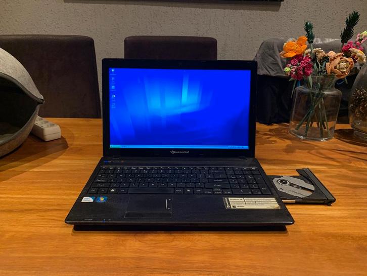 Nette 15.6 inch PB Windows XP laptop, 2gb ram, 320GB hdd, Computers en Software, Windows Laptops, Zo goed als nieuw, 15 inch, HDD